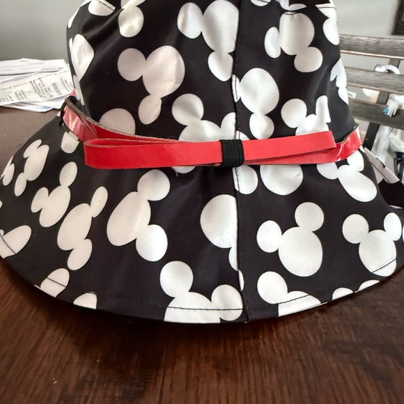 Disney Black/White Mouse Hat Red Bow Ears, Disney adult rain hat, Mouse watertoy - Picture 7 of 16
